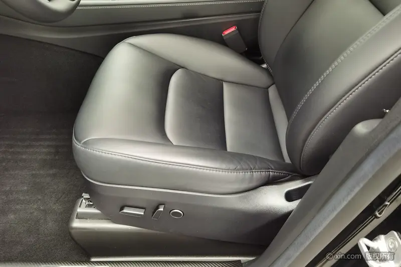 Tesla Model Y — фото 11