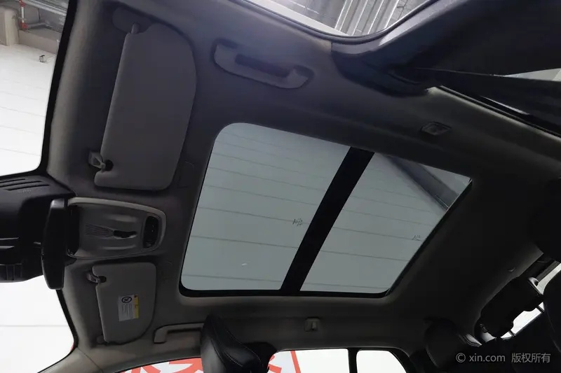 Volvo XC40 — фото 15