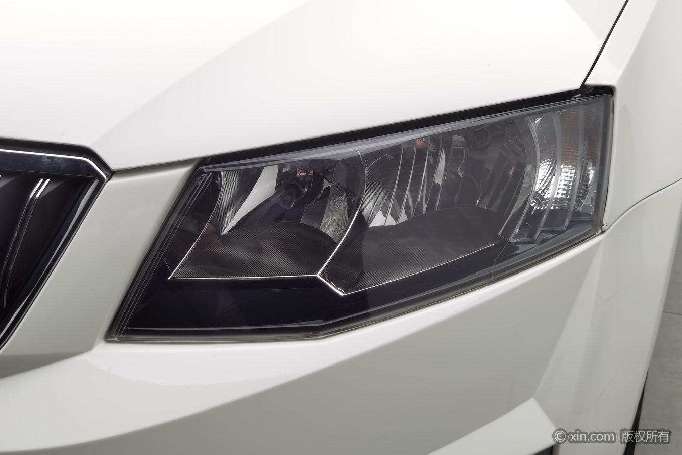 Skoda Octavia 2017 1.6L MT