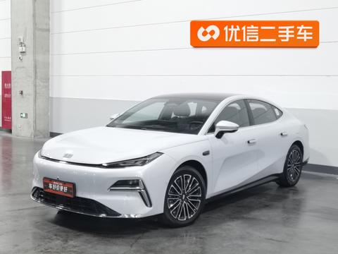 Geely Galaxy Starshine 8 PHEV