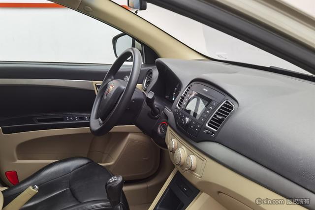 Roewe 350 2015 1.5 L MT — фото 17