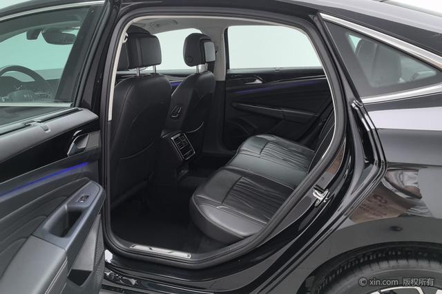 Volkswagen Passat 2023 330 TSI — фото 19