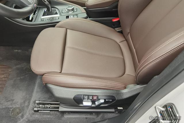 BMW X1 2022 s Drive 25 Li Leading — фото 18