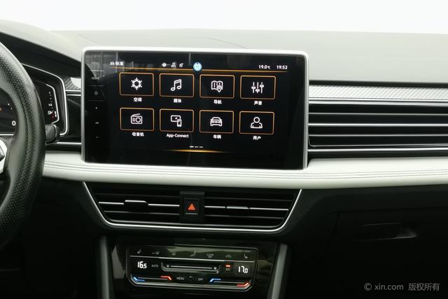 Volkswagen Tiguan L 2024 380 TSI 4 WDR-Line 7 — фото 13