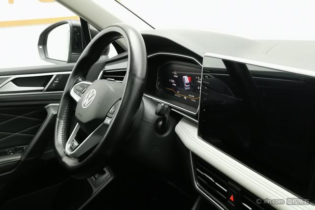 Volkswagen Tiguan L 2024 380 TSI 4 WDR-Line 7 — фото 11