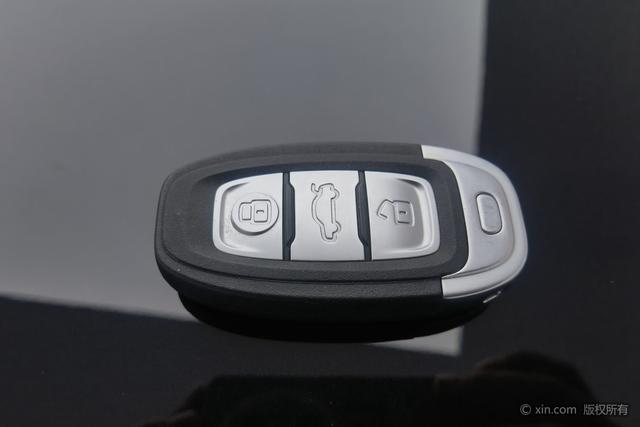 Red flag E-QM5 2022 Черный из Китая, фото 2