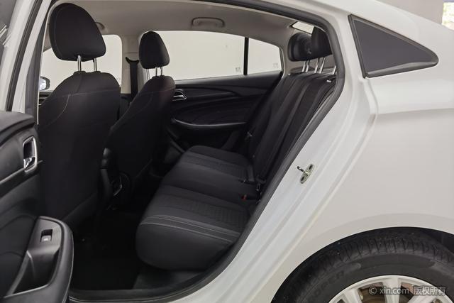 Roewe i5 2020 1.5 L MT 4 G — фото 19