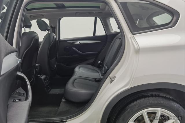 BMW X1 2016 s Drive 18 Li — фото 19