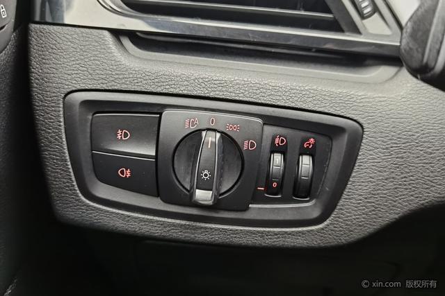 BMW X1 2016 s Drive 18 Li — фото 15