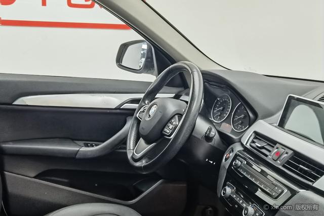 BMW X1 2016 s Drive 18 Li — фото 16