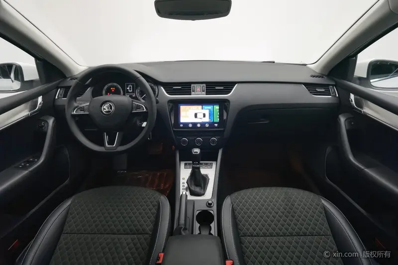 Skoda Rapid 1.5 L ATLuxury VI — фото 8