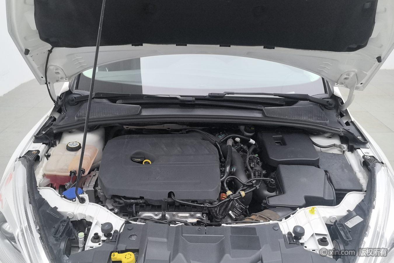 Ford Focus 2015 EcoBoost 180 AT Elite