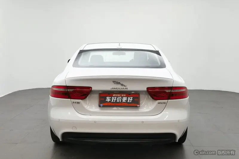 Jaguar XE — фото 3