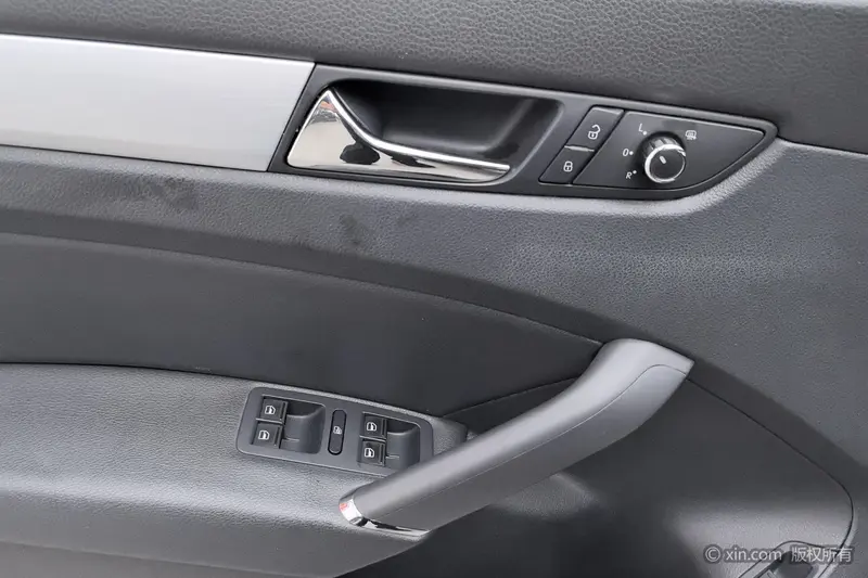 Volkswagen Passat — фото 17
