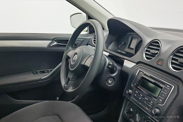 Volkswagen Jetta 2015 1.6 L MTComfort — фото 10