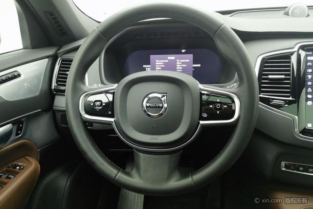 Volvo XC90 — фото 15