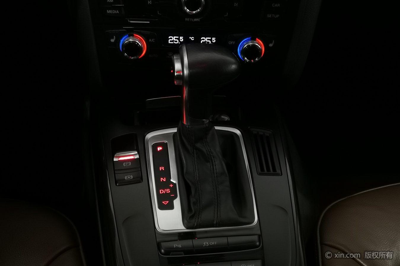 Audi A4L 2015 35 TFSI АКПП Комфорт