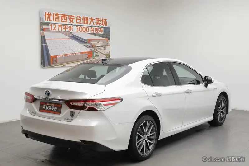 Toyota Camry — фото 4
