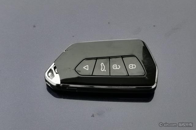 Roewe i MAX8 2021 400 TGI Supreme — фото 6