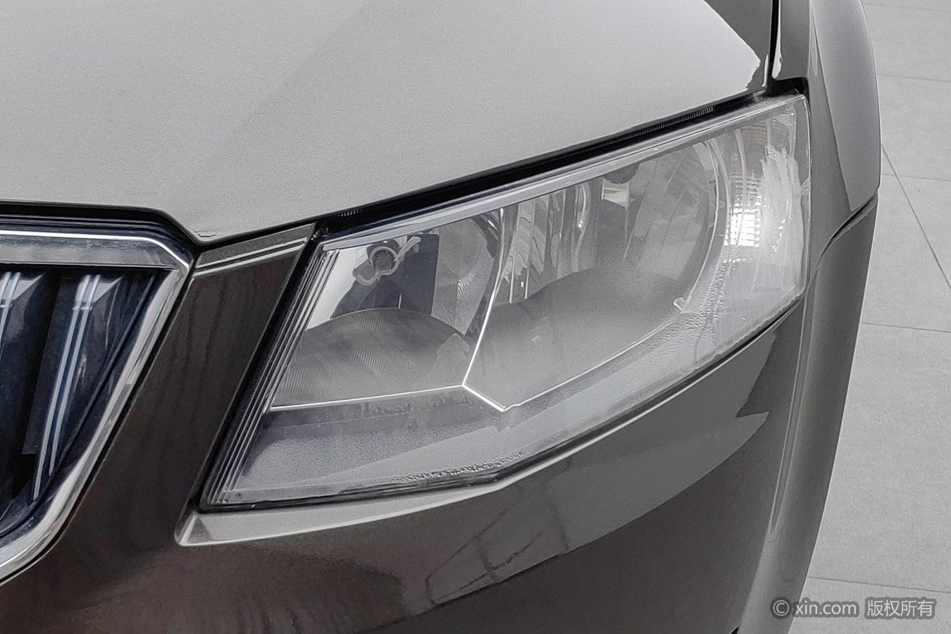 Skoda Octavia 2015 1.6L MT