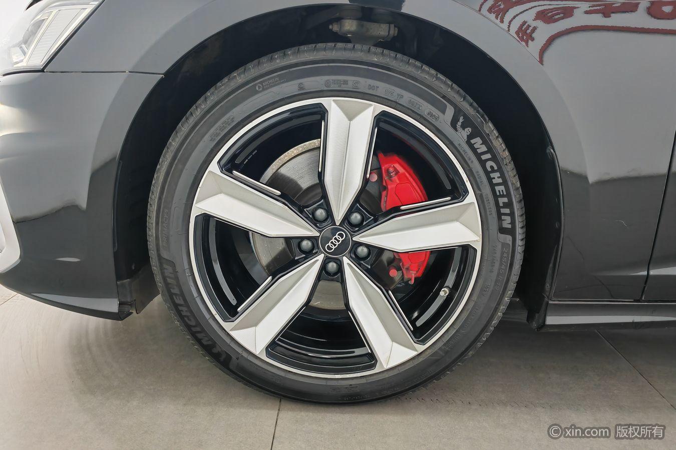 Audi A6L 2023 40 TFSI Luxury