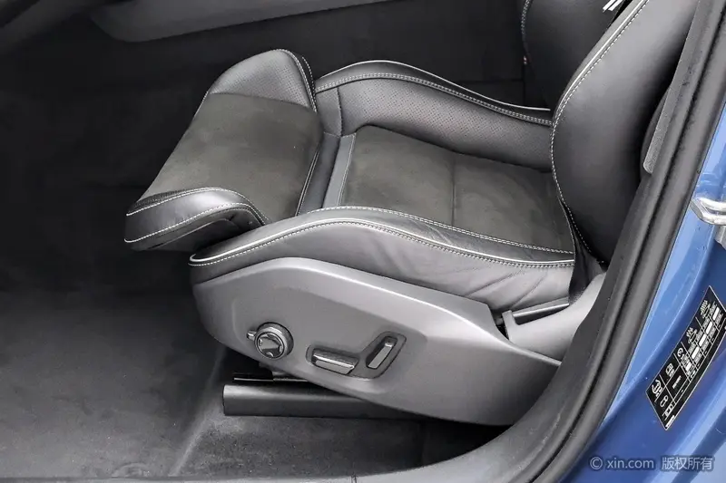 Volvo XC60 — фото 13