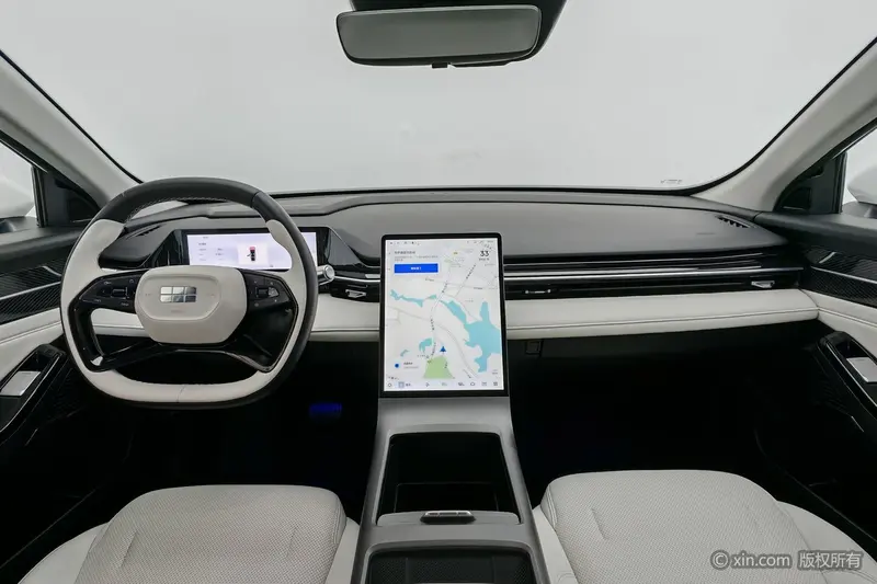 Geely Galaxy L 6 1.5 T DHT 125km — фото 8