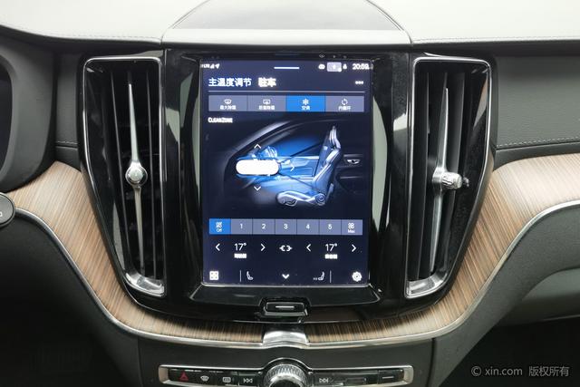 Volvo XC60 2022 B 5 4 WD — фото 10