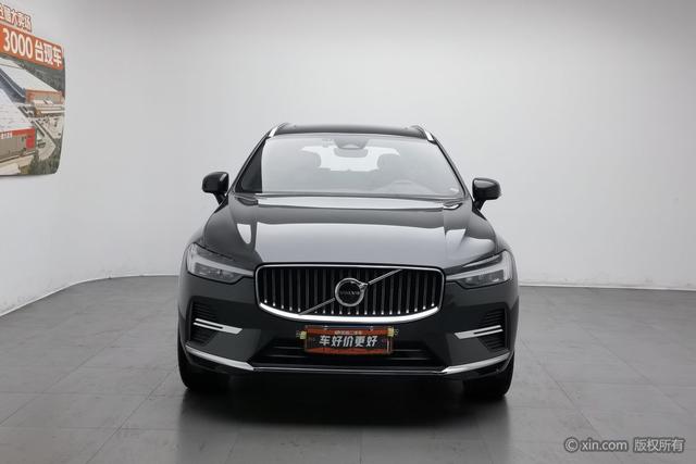 Volvo XC60 2022 B 5 4 WD — фото 2