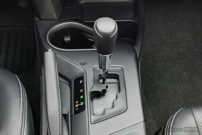 Toyota RAV4 — фото 10