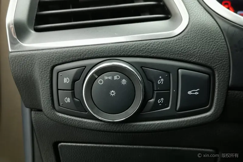 Ford Edge — фото 11
