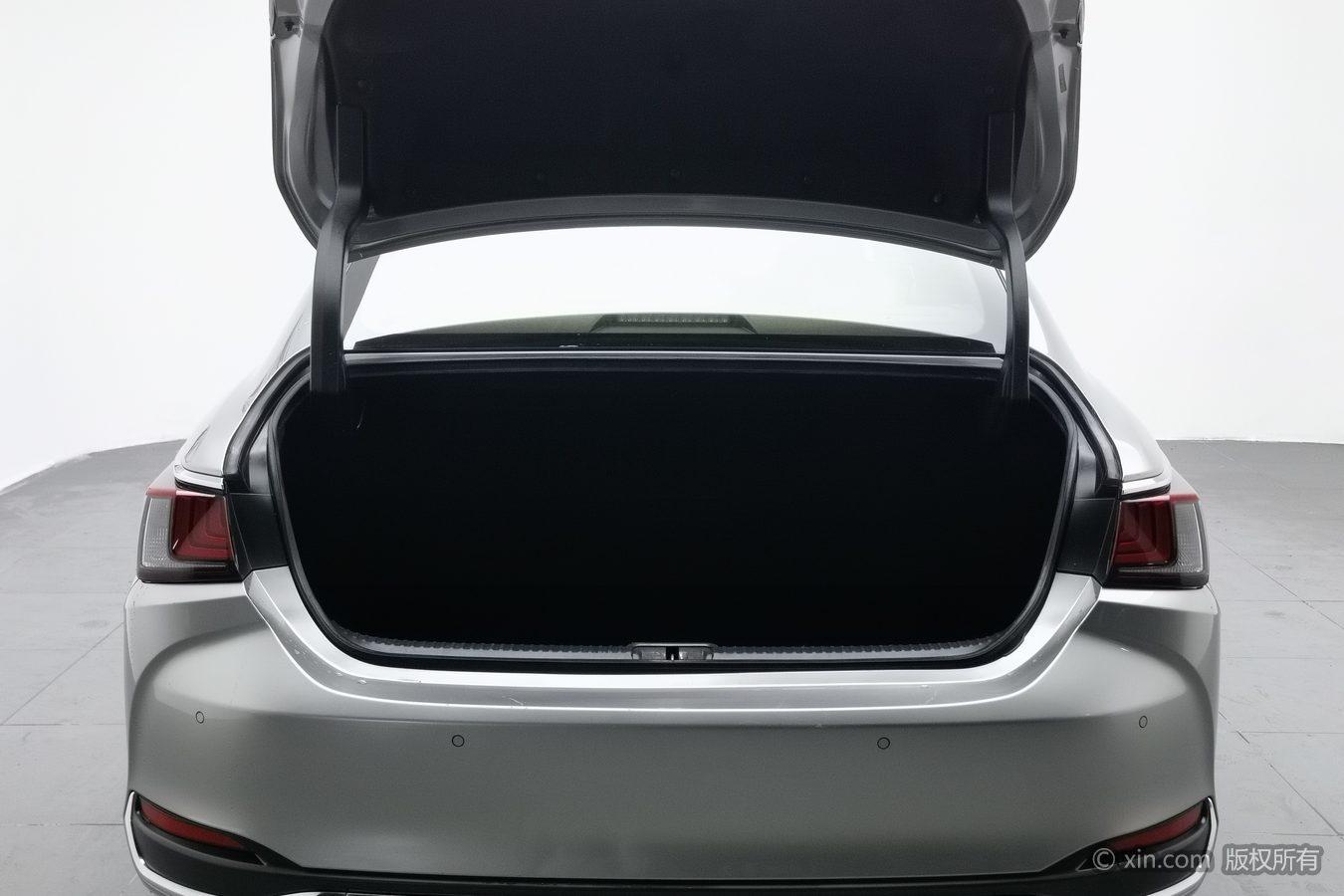 Lexus ES id 4479318 из Китая 19
