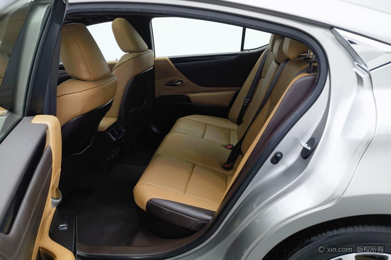 Lexus ES id 4479318 из Китая 23