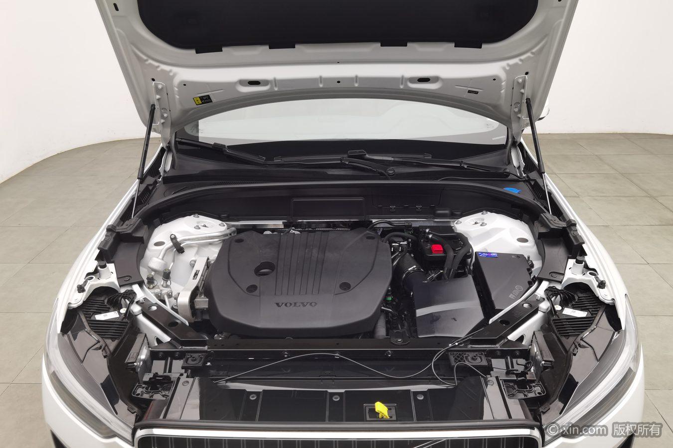 Volvo XC60 2025 B5 Luxury