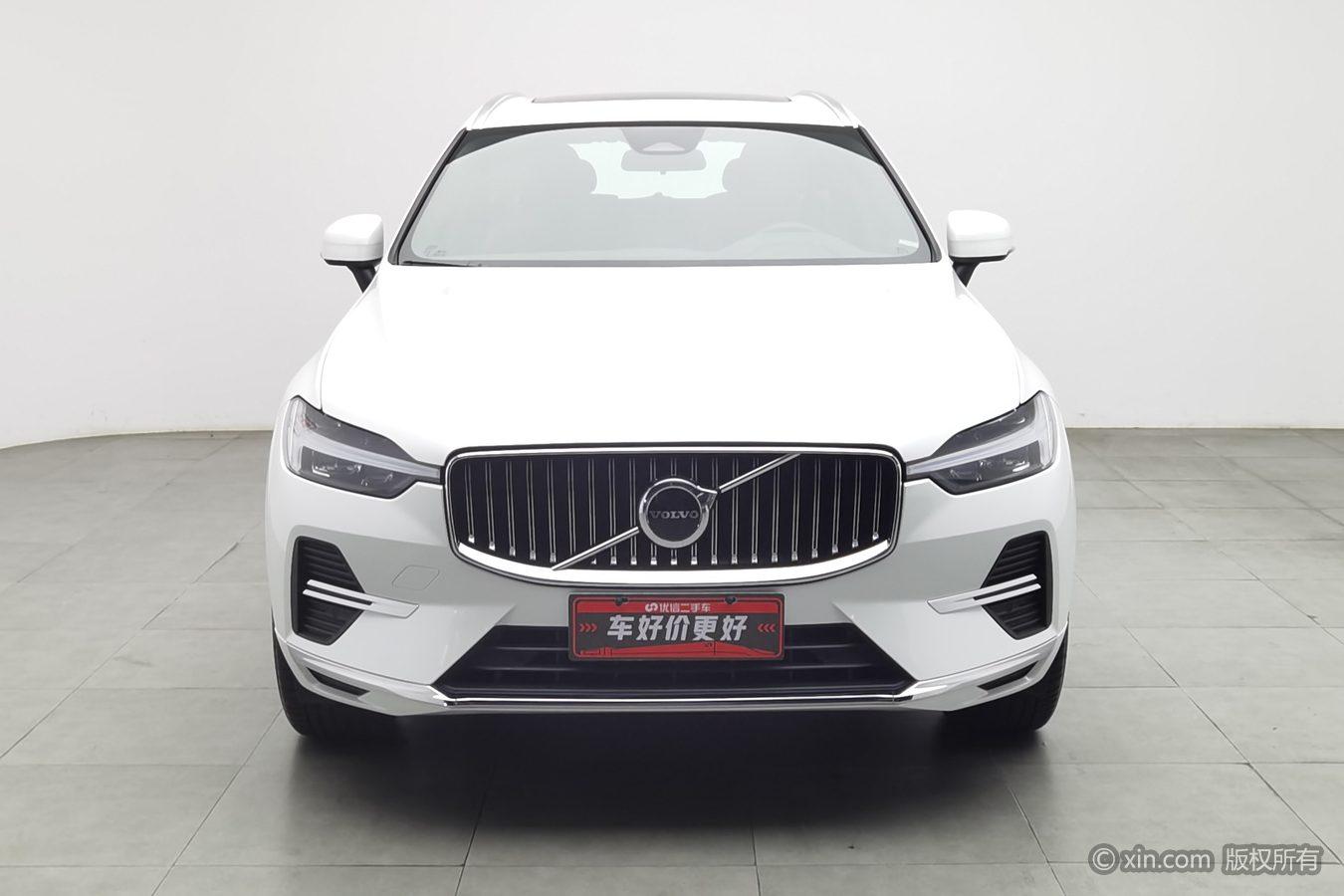 Volvo XC60 2025 B5 Luxury