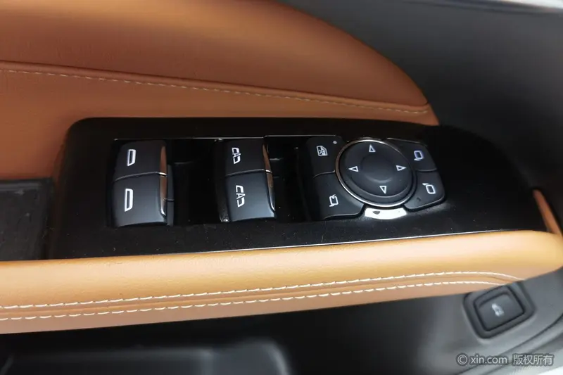 Cadillac CT4 — фото 17