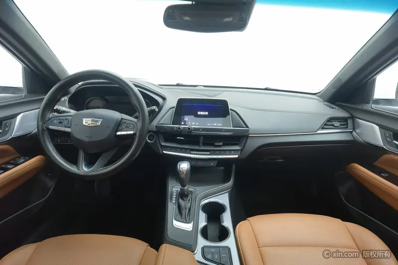 Cadillac CT4 — фото 8