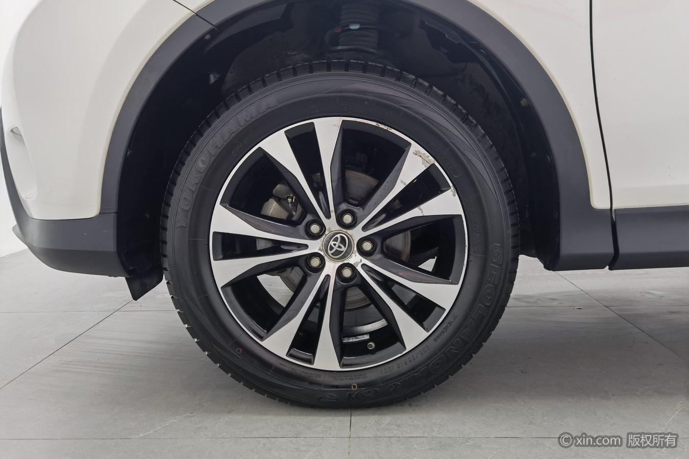 Toyota RAV4 2015 2.5L AT Elite