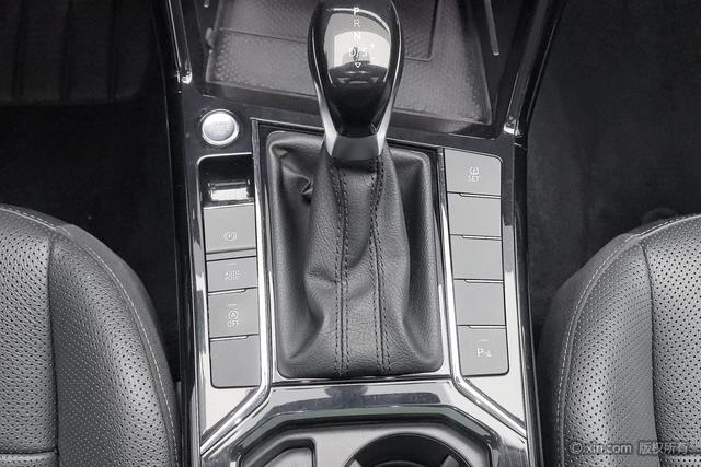 Volkswagen Passat 2021 330 TSI — фото 15