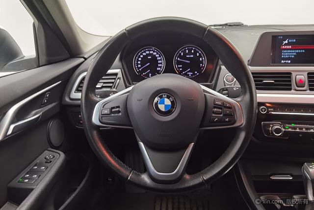 BMW 1-Series 2018 118i — фото 14