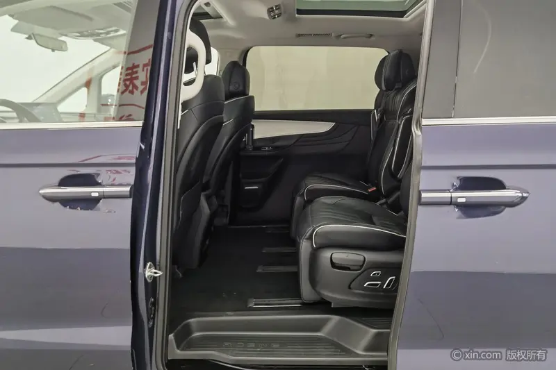 Roewe iMAX8 — фото 13