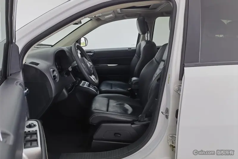 Jeep Compass — фото 12