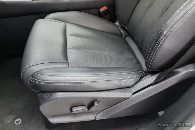 BYD Tang 2018 2.0 T AT Premium 7 V — фото 18