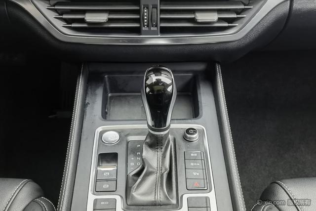 BYD Tang 2018 2.0 T AT Premium 7 V — фото 15