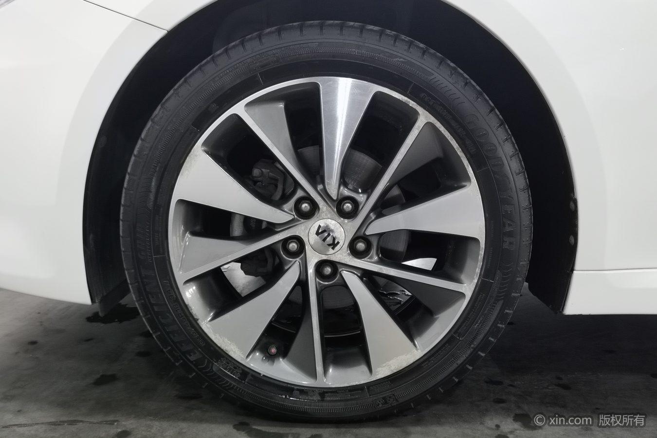 Kia K5 2016 2.0L AT LUX