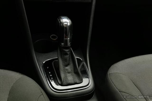 Volkswagen Polo 2016 1.6 L ATComfort — фото 16