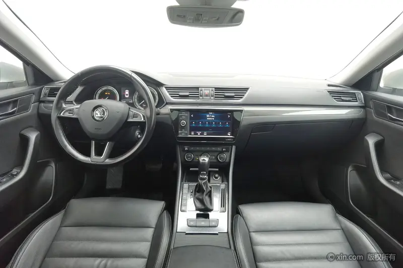 Skoda Superb — фото 8