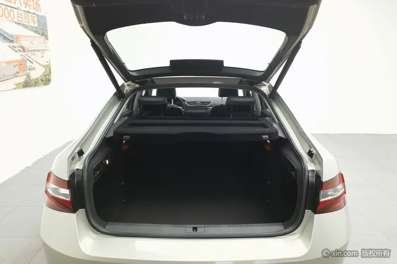 Skoda Superb — фото 18