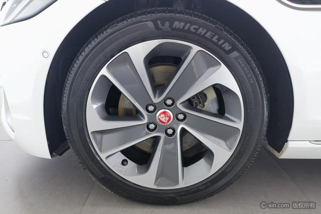 Jaguar XFL 2021 2.0 T P 200 2 WD — фото 10