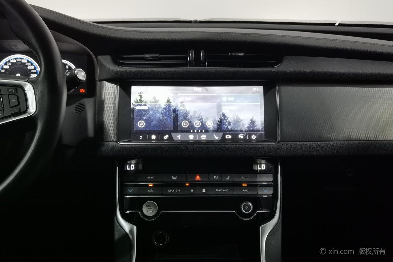Jaguar XFL: фотография 16 из 24